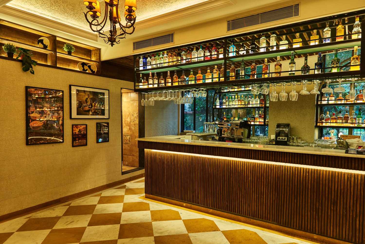 Nadara Restaurant & Bar